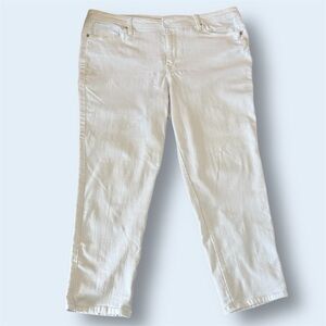 W62 Signature Fit Women’s Relaxed Crop Size 18 White Denim Jeans Stretch Comfort
